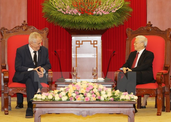 Líderes vietnamitas reciben a presidente de República Checa ảnh 1 Líderes vietnamitas reciben a presidente de República Checa ảnh 1