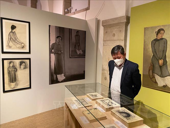 Inauguran exposición del pintor vietnamita Mai Trung Thu en Francia ảnh 2