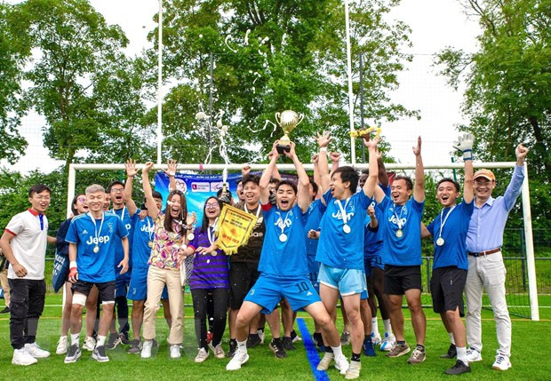 Vietnamitas organizan torneo de fútbol en Francia ảnh 1