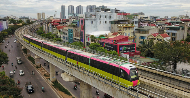 Ponen a prueba funcionamiento de sección elevada de tren urbano Nhon-Hanoi ảnh 1