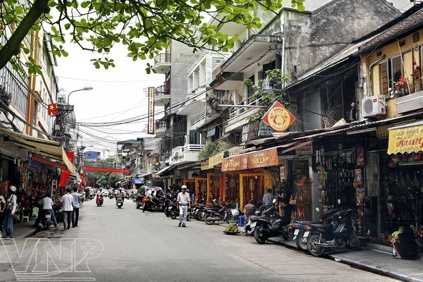 Exploremos la calle de Hang Quat en el barrio antiguo de Hanoi ảnh 2