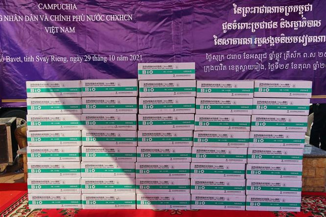 Gobierno de Camboya entrega a Vietnam 200 mil dosis de vacuna contra el COVID-19 ảnh 2 Gobierno de Camboya entrega a Vietnam 200 mil dosis de vacuna contra el COVID-19 ảnh 2