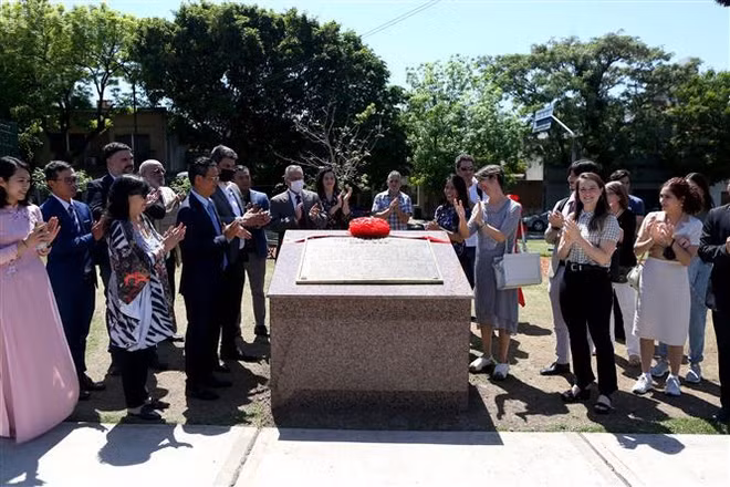 Honran al Presidente Ho Chi Minh en Buenos Aires ảnh 2