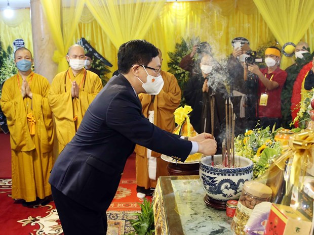 Dirigentes vietnamitas rinden homenaje a Patriarca Supremo de Sangha Budista ảnh 1 Dirigentes vietnamitas rinden homenaje a Patriarca Supremo de Sangha Budista ảnh 1