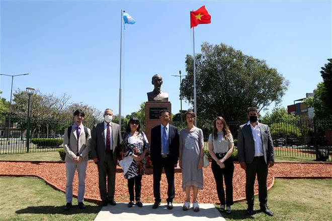 Honran al Presidente Ho Chi Minh en Buenos Aires ảnh 1 Honran al Presidente Ho Chi Minh en Buenos Aires ảnh 1