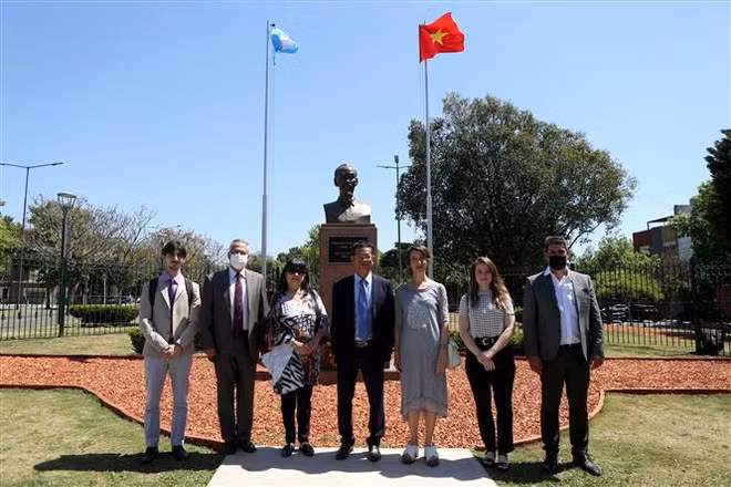 Honran al Presidente Ho Chi Minh en Buenos Aires ảnh 1