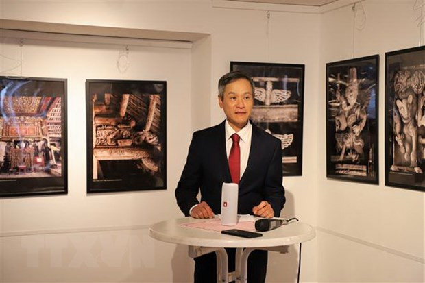 Exposición fotográfica conmemora relaciones diplomáticas Vietnam-Alemania ảnh 1 Exposición fotográfica conmemora relaciones diplomáticas Vietnam-Alemania ảnh 1