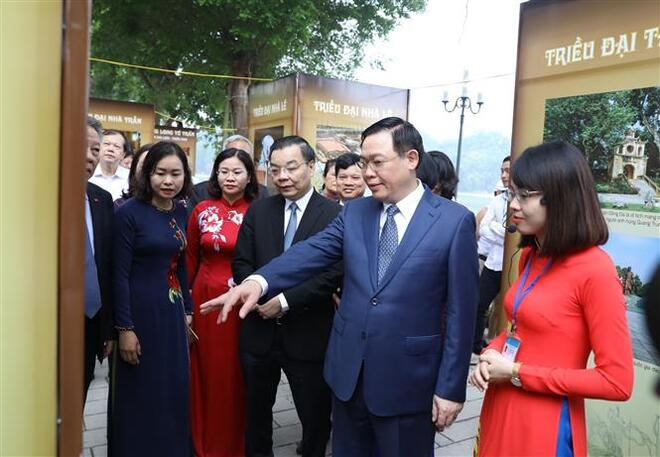 Inauguran exposición de documentos históricos con motivo de aniversario 1010 de Thang Long- Hanoi ảnh 1 Inauguran exposición de documentos históricos con motivo de aniversario 1010 de Thang Long- Hanoi ảnh 1