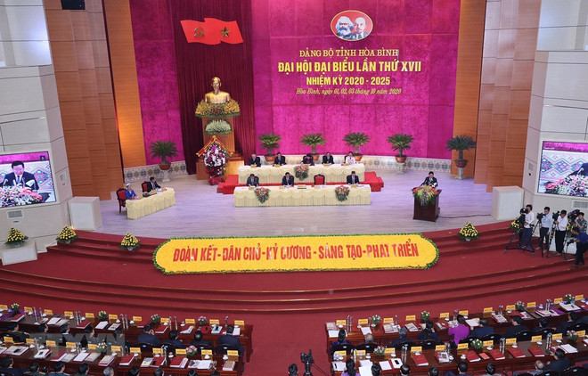 Participa presidenta de Parlamento vietnamita en XVII asamblea partidista provincial de Hoa Binh ảnh 1 Participa presidenta de Parlamento vietnamita en XVII asamblea partidista provincial de Hoa Binh ảnh 1