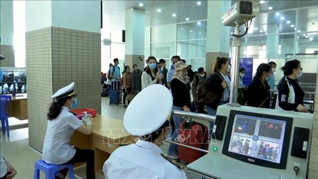 Vietnam y Camboya trabajan para garantizar transporte de mercancías transfronterizo ảnh 1 Vietnam y Camboya trabajan para garantizar transporte de mercancías transfronterizo ảnh 1