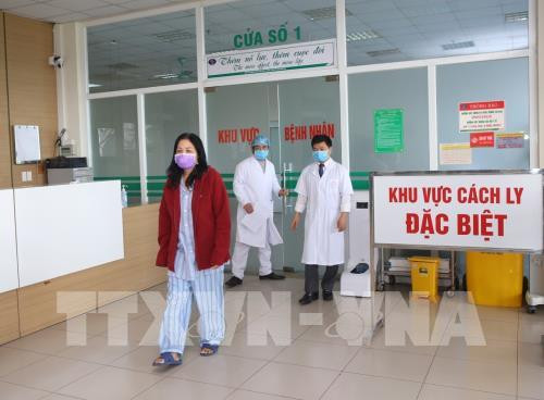 Mayoría de pacientes de COVID-19 en Vietnam reporta estado de salud estable ảnh 1