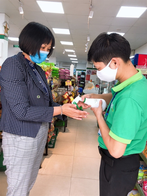Sector minorista se une a lucha contra el COVID-19 en Vietnam ảnh 1