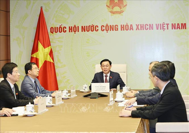 Nuevo presidente del Parlamento vietnamita dialoga con su homólogo de Laos ảnh 1 Nuevo presidente del Parlamento vietnamita dialoga con su homólogo de Laos ảnh 1