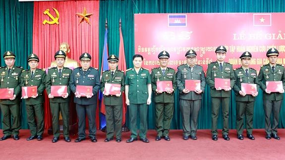 Cierra curso de capacitación de estrategia militar para ejército camboyano ảnh 1 Cierra curso de capacitación de estrategia militar para ejército camboyano ảnh 1