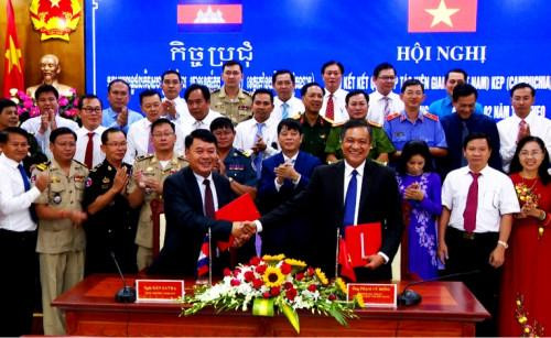 Intensifican provincias fronterizas vietnam y camboyana cooperación para el desarrollo ảnh 1 Intensifican provincias fronterizas vietnam y camboyana cooperación para el desarrollo ảnh 1
