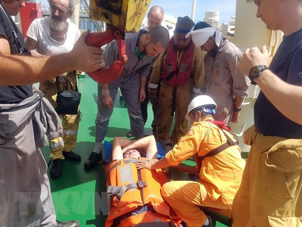 Restacan a ingeniero extranjero enfermo en archipiélago de Hoang Sa de Vietnam ảnh 1