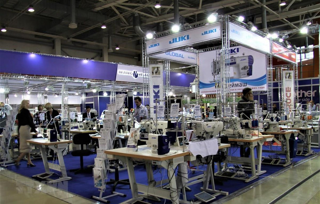 Presentan productos textiles vietnamitas durante feria en Rusia ảnh 1 Presentan productos textiles vietnamitas durante feria en Rusia ảnh 1
