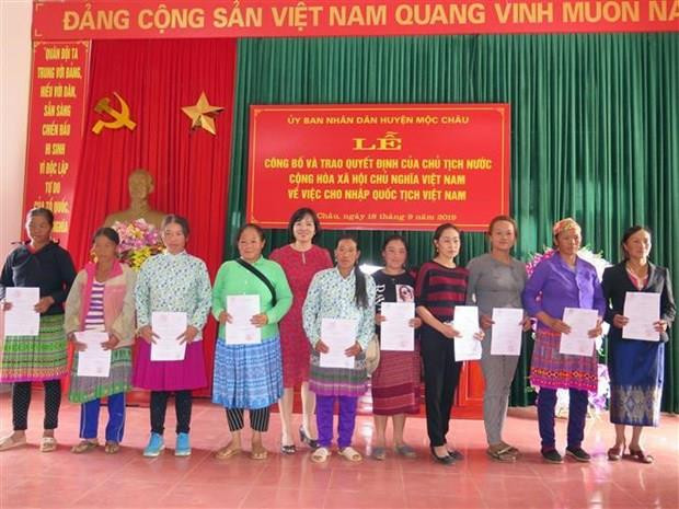 Otorgan ciudadanía vietnamita a laosianos residentes en provincia limítrofe ảnh 1
