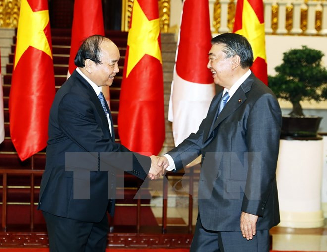 Premier Xuan Phuc agradece asistencia japonesa a Vietnam ảnh 1 Premier Xuan Phuc agradece asistencia japonesa a Vietnam ảnh 1