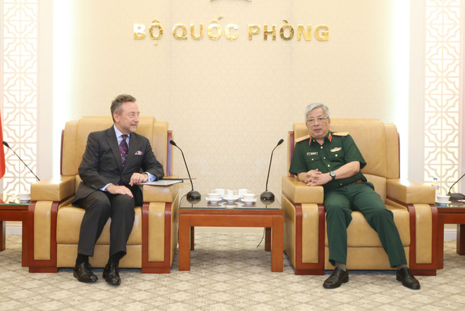Viceministro de Defensa de Vietnam sostiene encuentro con embajador checo ảnh 1 Viceministro de Defensa de Vietnam sostiene encuentro con embajador checo ảnh 1