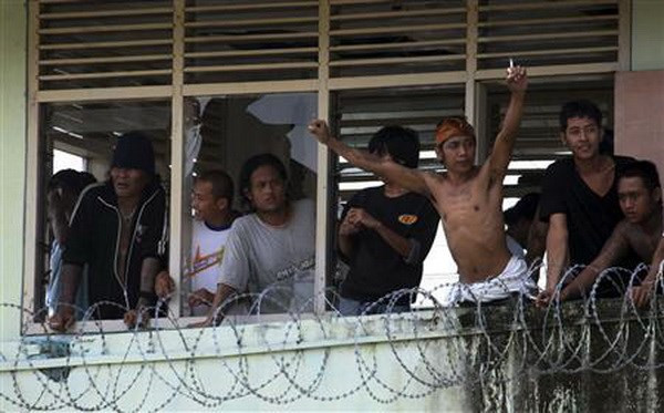 Centenares de prisioneros se escaparon de prisión en Indonesia ảnh 1 Centenares de prisioneros se escaparon de prisión en Indonesia ảnh 1