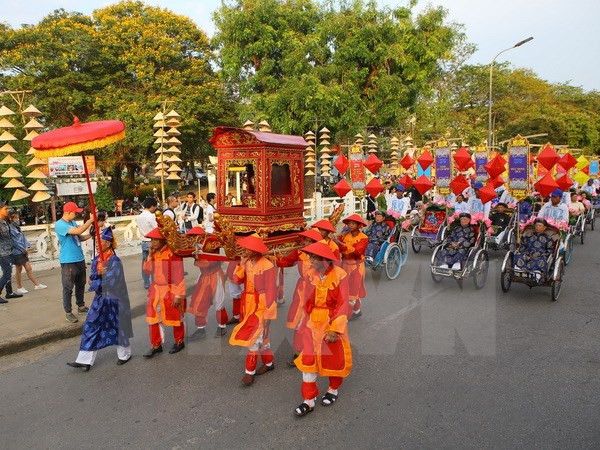Festival de Oficios Tradicionales de Hue 2017 propició auge del turismo ảnh 1