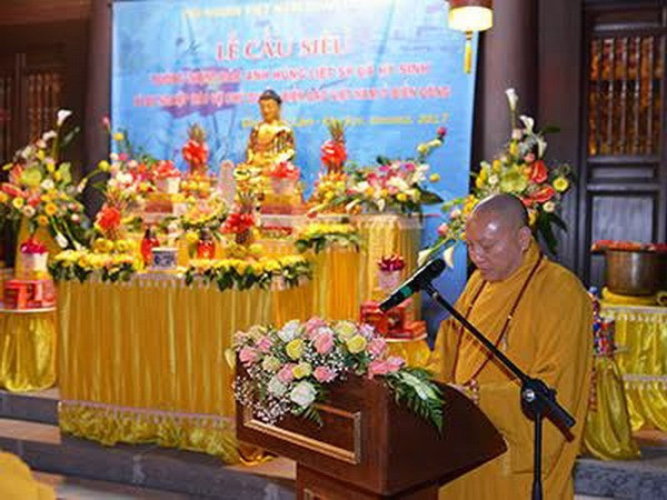 Comunidad de vietnamitas en Ucrania rinde homenaje a mártires nacionales ảnh 1 Comunidad de vietnamitas en Ucrania rinde homenaje a mártires nacionales ảnh 1