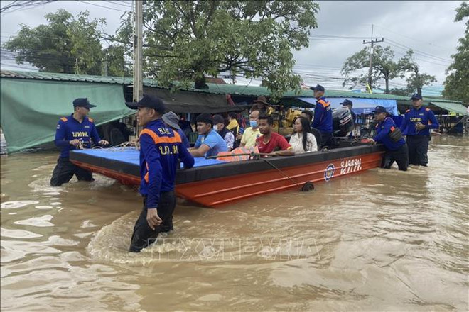 Tailandia y la India sufren graves consecuencias de inundaciones ảnh 1 Tailandia y la India sufren graves consecuencias de inundaciones ảnh 1
