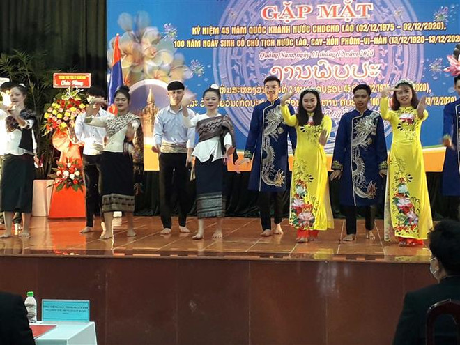 Celebran en provincia vietnamita 45 aniversario de Fiesta Nacional de Laos ảnh 1