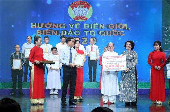 Recaudan casi 1,5 millones de dólares a favor del mar e islas de Vietnam ảnh 1 Recaudan casi 1,5 millones de dólares a favor del mar e islas de Vietnam ảnh 1