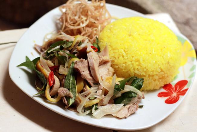 Arroz con pollo, plato imperdible al llegar a Hoi An ảnh 1