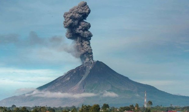 Indonesia: Miles de evacuados por erupción de volcán Ili Lewotolok ảnh 1