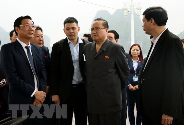 Delegación de alto nivel de Corea del Norte visita Bahía de Ha Long ảnh 1