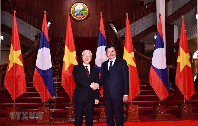 Máximo político vietnamita se reúne con dirigentes laosianos ảnh 1 Máximo político vietnamita se reúne con dirigentes laosianos ảnh 1