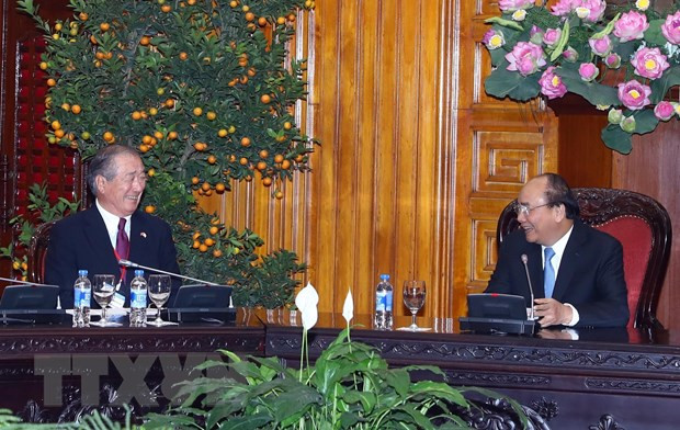 Premier vietnamita recibe al presidente de Comisión de Cooperación Económica Japón-Mekong ảnh 1 Premier vietnamita recibe al presidente de Comisión de Cooperación Económica Japón-Mekong ảnh 1