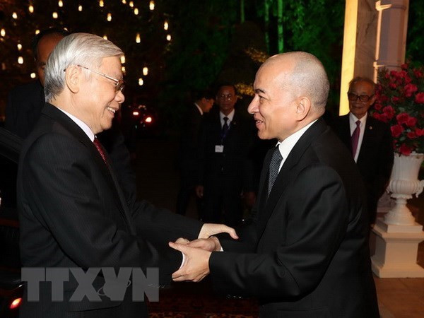 Máximo dirigente político de Vietnam confía en el desarrollo incesante de nexos con Camboya ảnh 1 Máximo dirigente político de Vietnam confía en el desarrollo incesante de nexos con Camboya ảnh 1