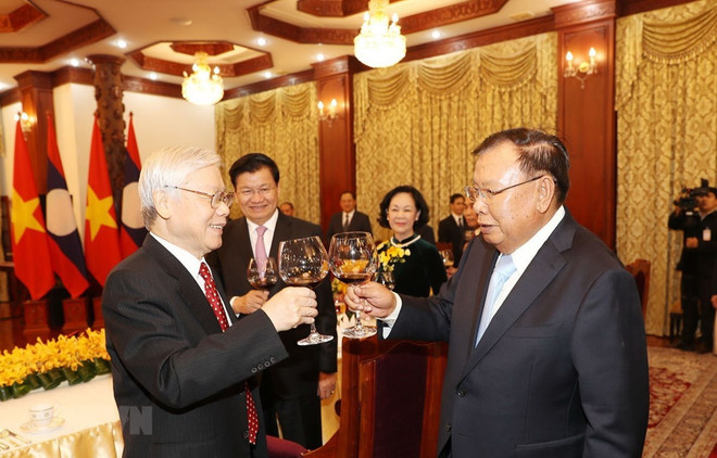Ratifican relaciones de gran amistad y solidaridad especial entre Vietnam y Laos ảnh 1 Ratifican relaciones de gran amistad y solidaridad especial entre Vietnam y Laos ảnh 1