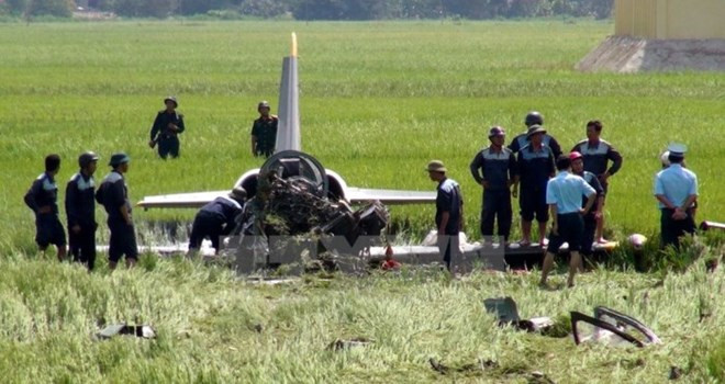 Dos pilotos fallecidos en accidente de avión militar vietnamita en entrenamiento ảnh 1