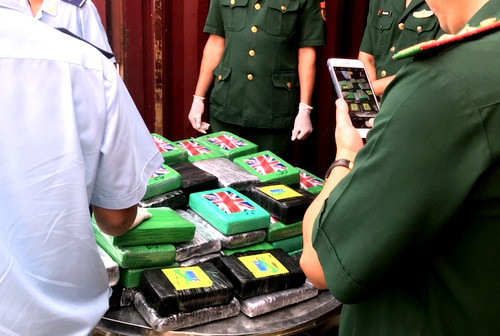 Vietnam confisca 100 paquetes de cocaína en contenedor con chatarra ảnh 1 Vietnam confisca 100 paquetes de cocaína en contenedor con chatarra ảnh 1