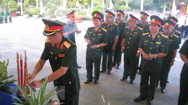 Rinden homenaje póstumo a combatientes vietnamitas caídos en Camboya ảnh 1 Rinden homenaje póstumo a combatientes vietnamitas caídos en Camboya ảnh 1