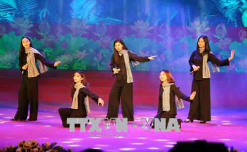 Programa musical en Vietnam rinde homenaje a mártires e inválidos de guerra ảnh 1 Programa musical en Vietnam rinde homenaje a mártires e inválidos de guerra ảnh 1