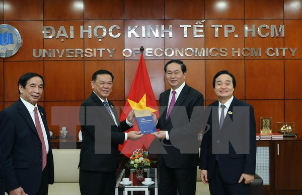 Urgen a Universidad de Economía de Ciudad Ho Chi Minh a ser centro de investigación ảnh 1 Urgen a Universidad de Economía de Ciudad Ho Chi Minh a ser centro de investigación ảnh 1