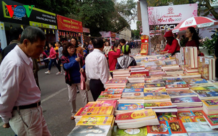Abre puertas calle de libros en Hanoi ảnh 1 Abre puertas calle de libros en Hanoi ảnh 1