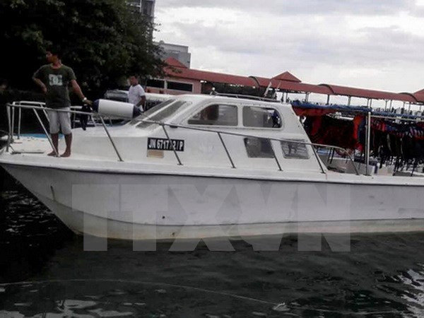 Rescatan a 23 turistas chinos a bordo de barco hundido en Malasia ảnh 1 Rescatan a 23 turistas chinos a bordo de barco hundido en Malasia ảnh 1