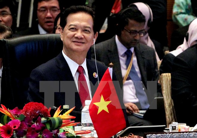 Premier vietnamita parte a Francia para Conferencia sobre cambio climático ảnh 1 Premier vietnamita parte a Francia para Conferencia sobre cambio climático ảnh 1