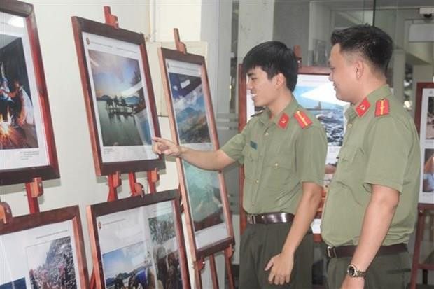 Exhiben en provincia vietnamita fotos y documentales sobre ASEAN ảnh 1 Exhiben en provincia vietnamita fotos y documentales sobre ASEAN ảnh 1
