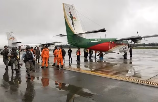 Recuperan en Indonesia cadáveres de víctimas de accidente aéreo ảnh 1