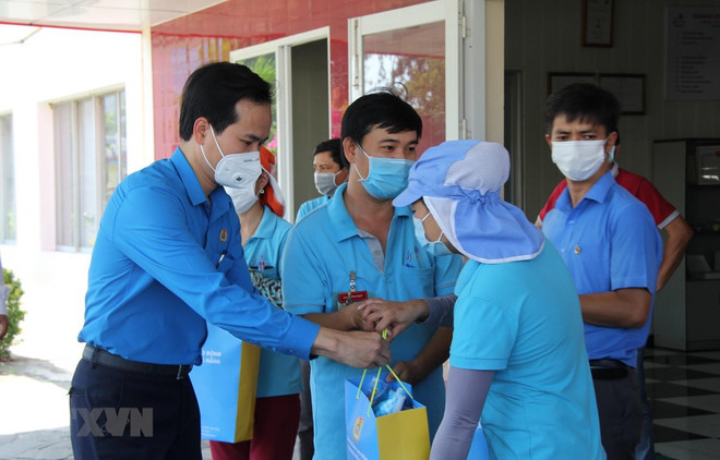 Consolidan gran unidad nacional de Vietnam para ganar la batalla contra el COVID-19 ảnh 2