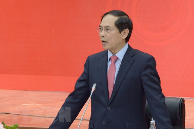 Se reúnen representaciones diplomáticas de Vietnam en ultramar con dirigentes de provincias centrales del país ảnh 1