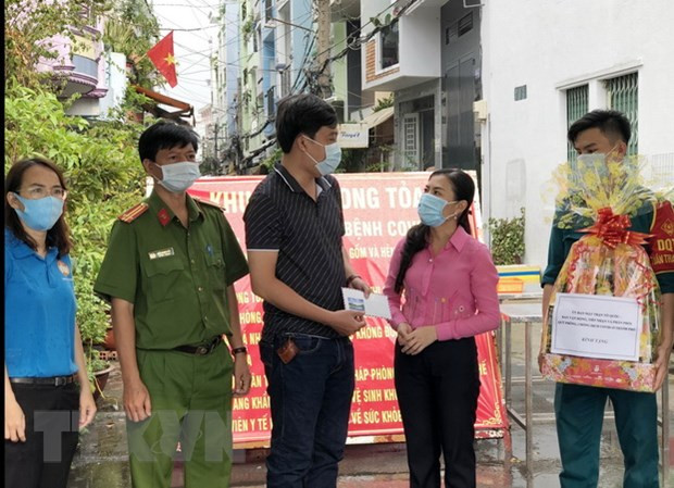 Ciudad Ho Chi Minh ayuda a trabajadores informales afectados por COVID-19 ảnh 1